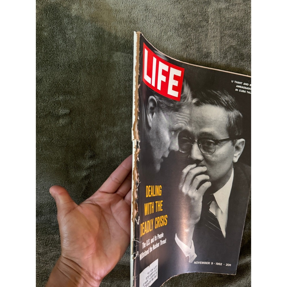 Vintage LIFE Magazine November 9 1962 Cuban Missile Crisis Nuclear Threat News - Picture 4 of 4